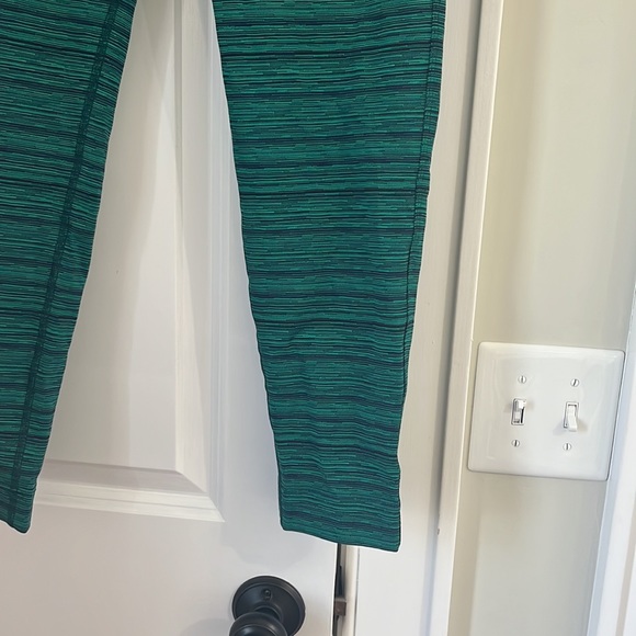 Lululemon crop slim pants - Picture 2 of 8